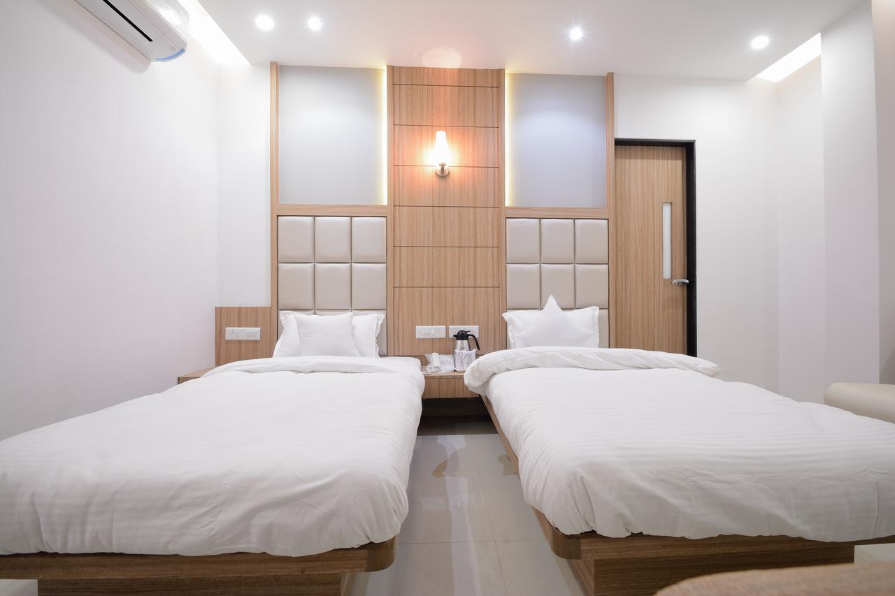 Hotel One Up Ahmedabad Exteriör bild