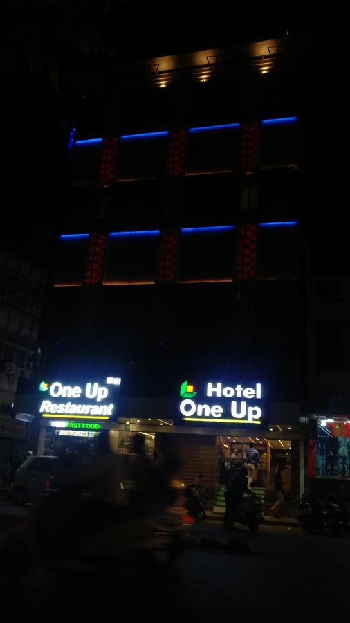 Hotel One Up Ahmedabad Exteriör bild