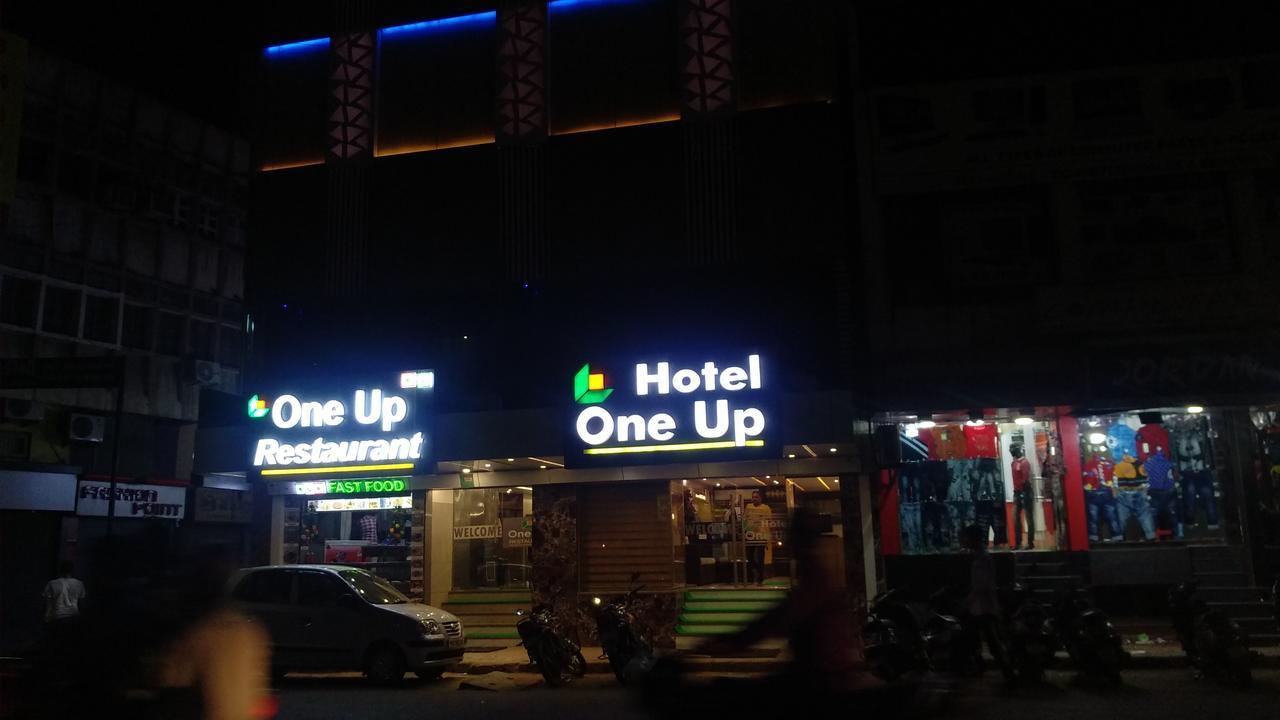 Hotel One Up Ahmedabad Exteriör bild