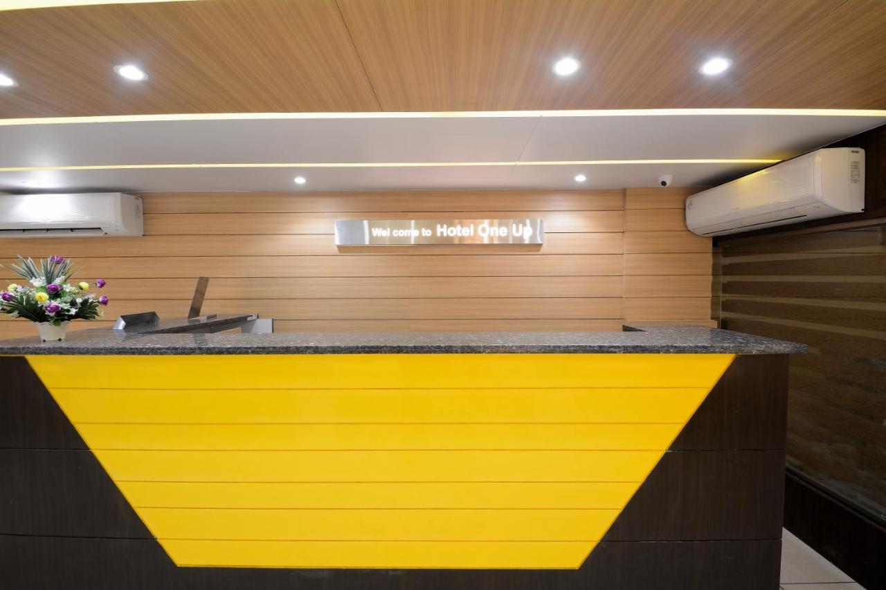 Hotel One Up Ahmedabad Exteriör bild
